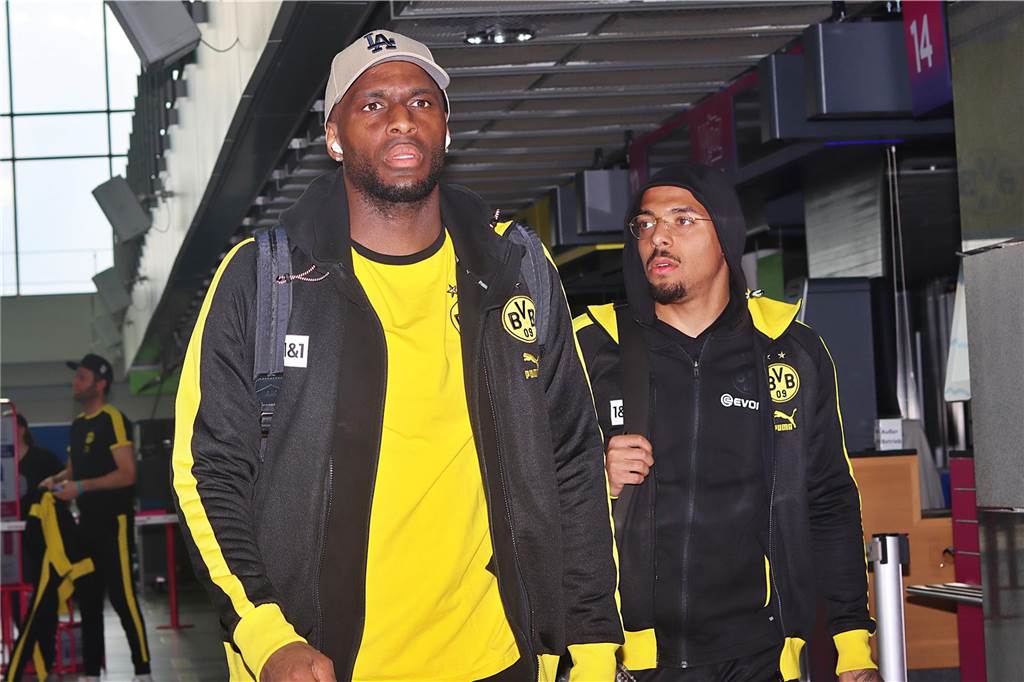 Die BVB-Profis auf dem Weg nach Stuttgart.