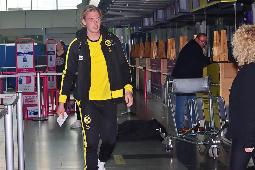 Die BVB-Profis auf dem Weg nach Stuttgart.