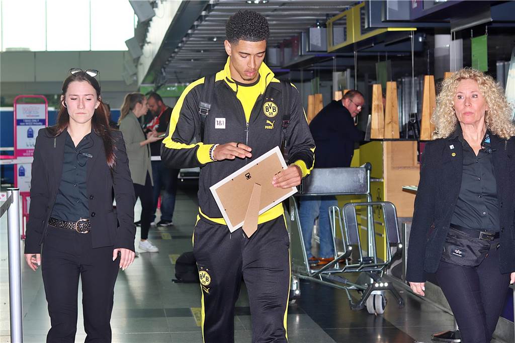 Die BVB-Profis auf dem Weg nach Stuttgart.