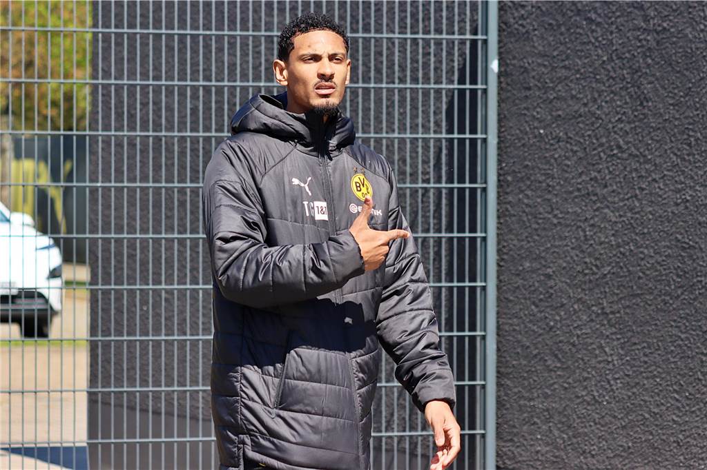 Die BVB-Profis auf dem Weg zum Fotoshooting in Brackel.