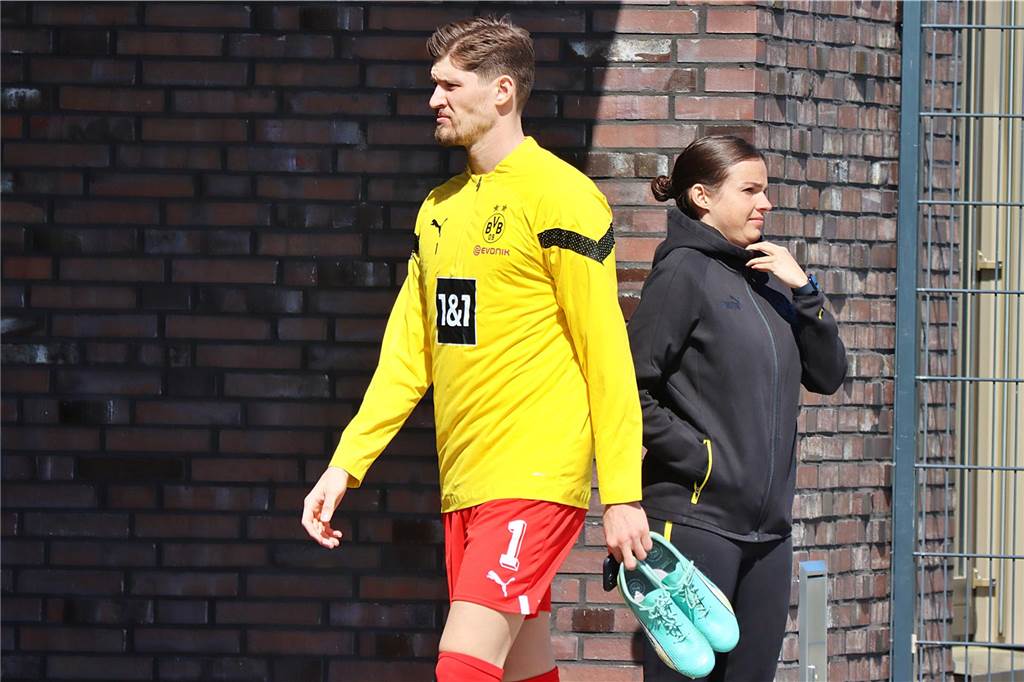 Die BVB-Profis auf dem Weg zum Fotoshooting in Brackel.
