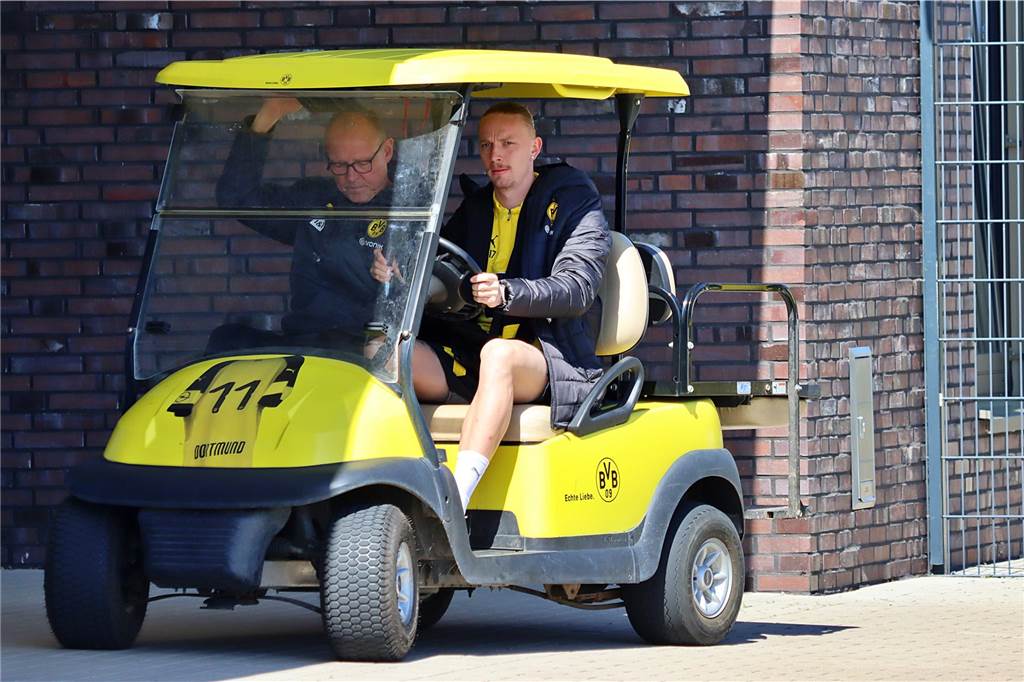 Die BVB-Profis auf dem Weg zum Fotoshooting in Brackel.