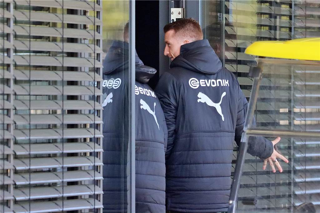 Die BVB-Profis auf dem Weg zum Fotoshooting in Brackel.