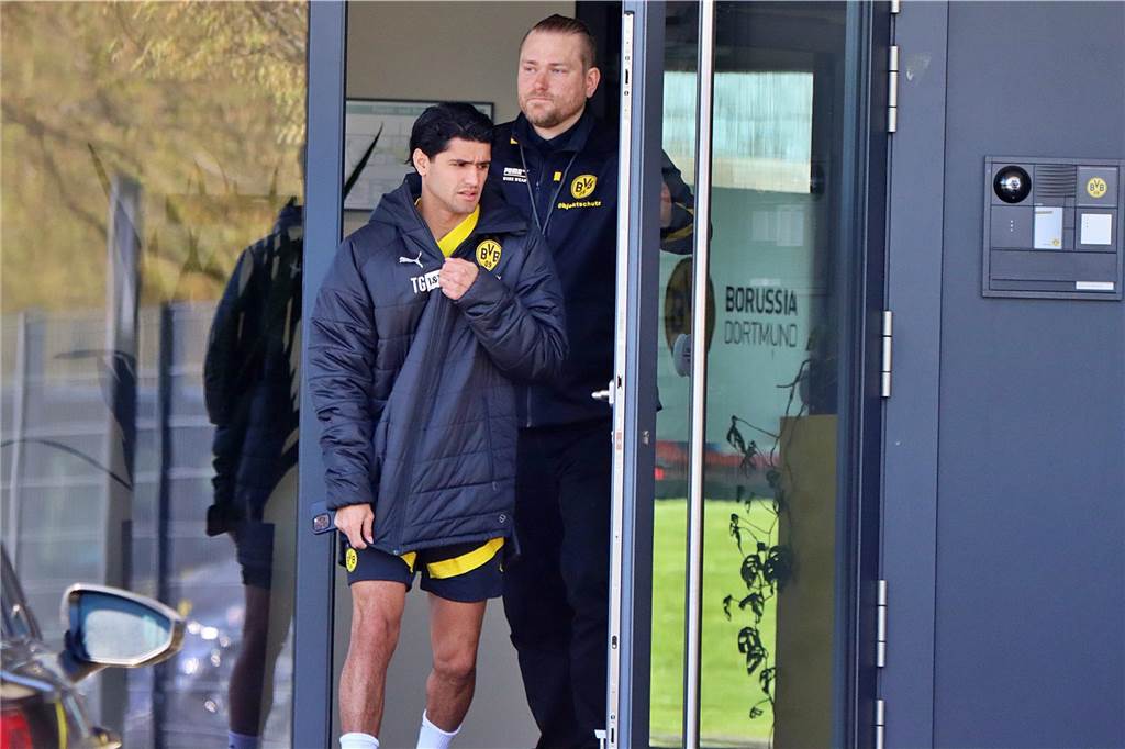 Die BVB-Profis auf dem Weg zum Fotoshooting in Brackel.