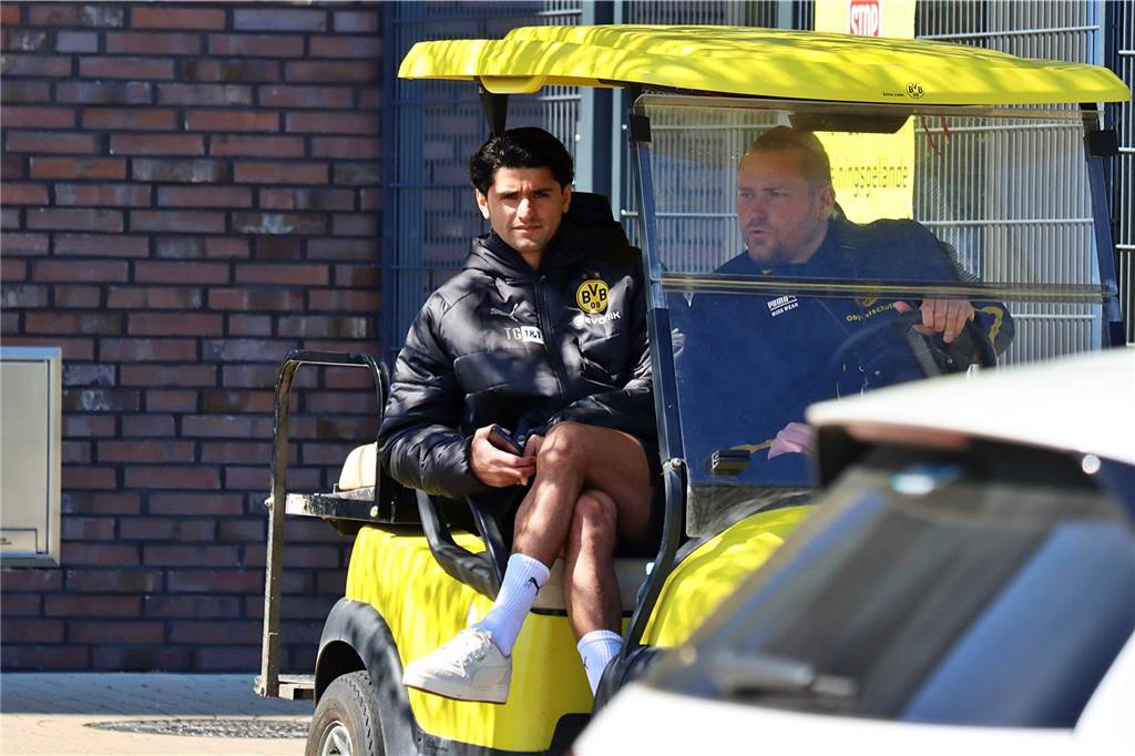 Die BVB-Profis auf dem Weg zum Fotoshooting in Brackel.