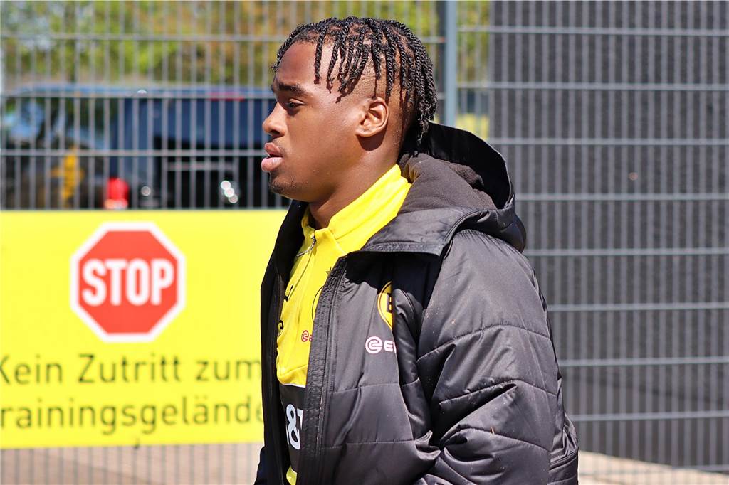 Die BVB-Profis auf dem Weg zum Fotoshooting in Brackel.