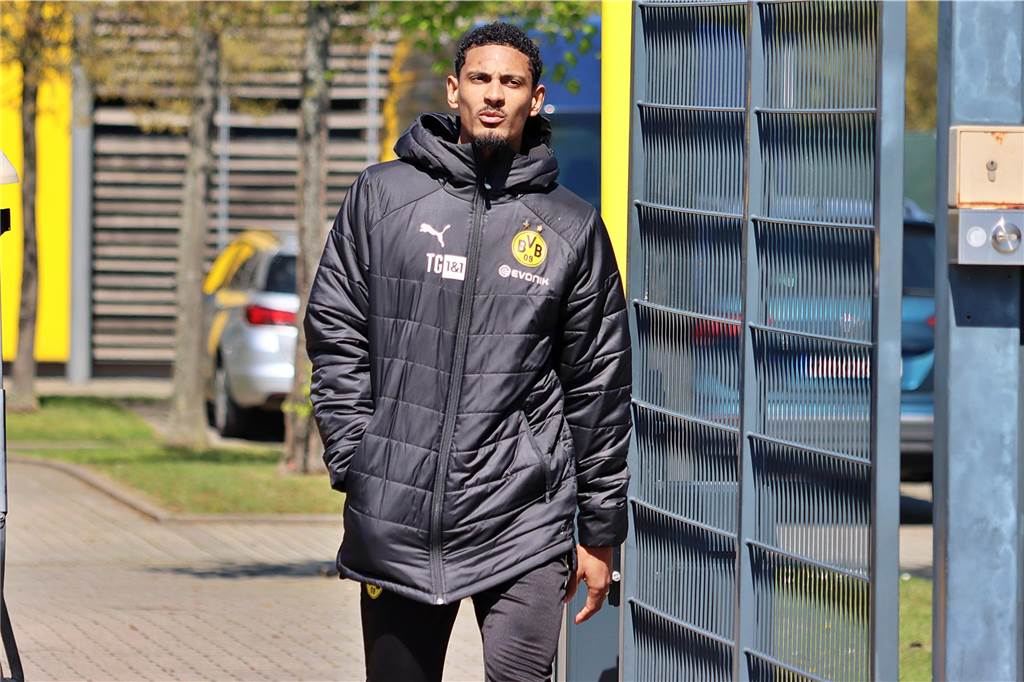 Die BVB-Profis auf dem Weg zum Fotoshooting in Brackel.