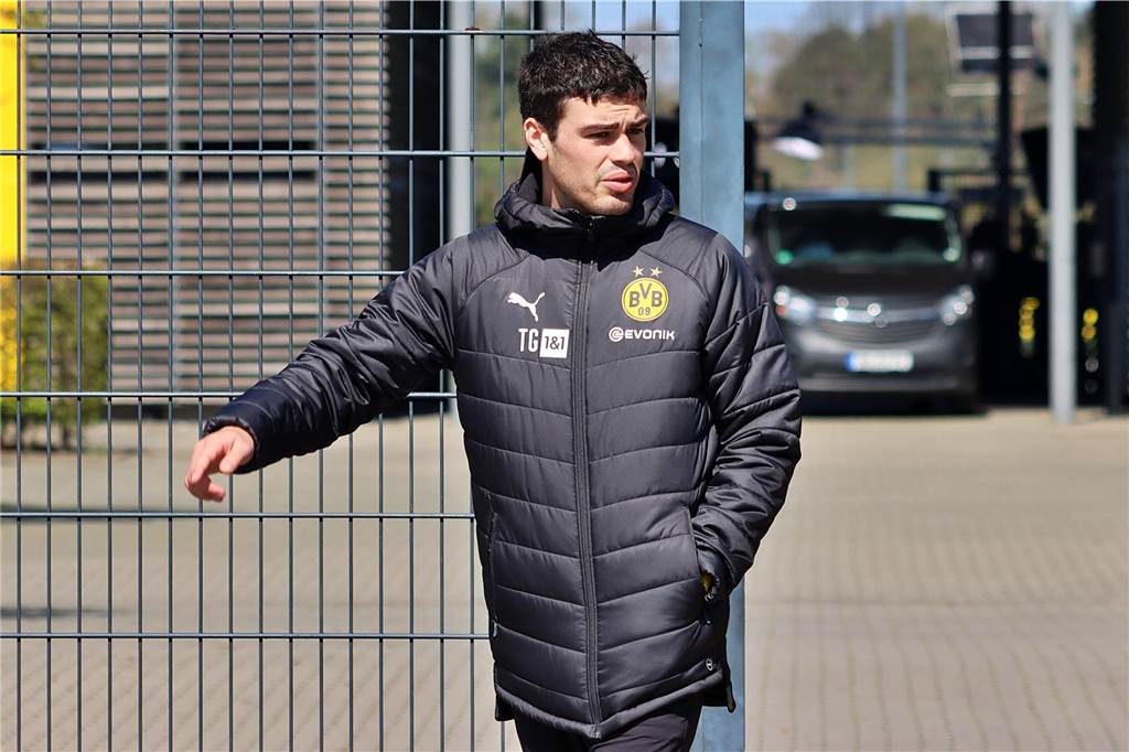 Die BVB-Profis auf dem Weg zum Fotoshooting in Brackel.