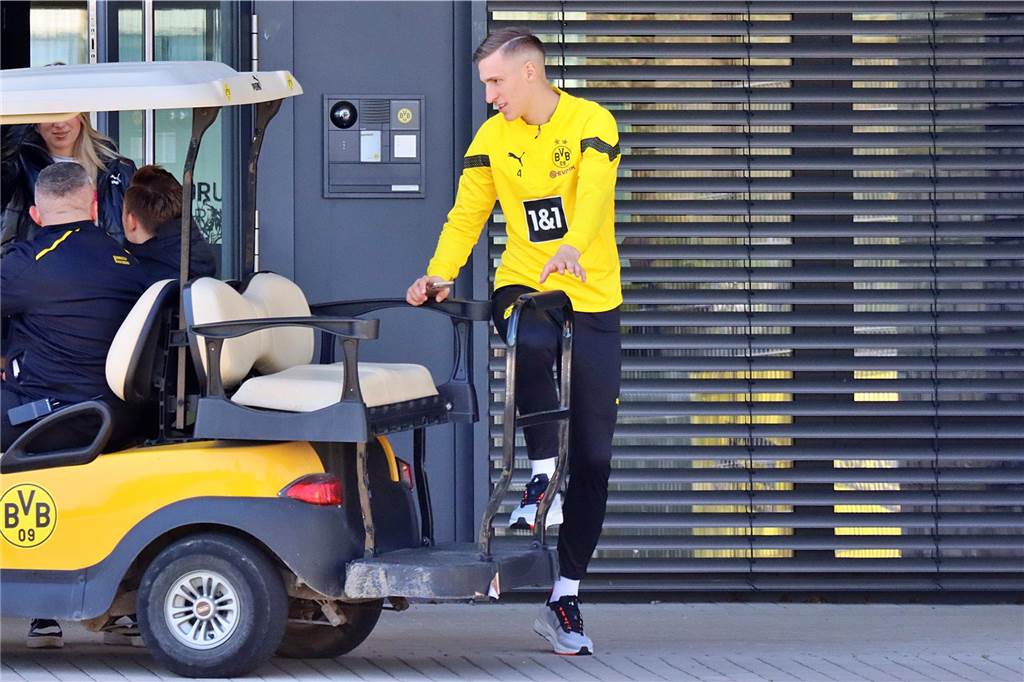Die BVB-Profis auf dem Weg zum Fotoshooting in Brackel.