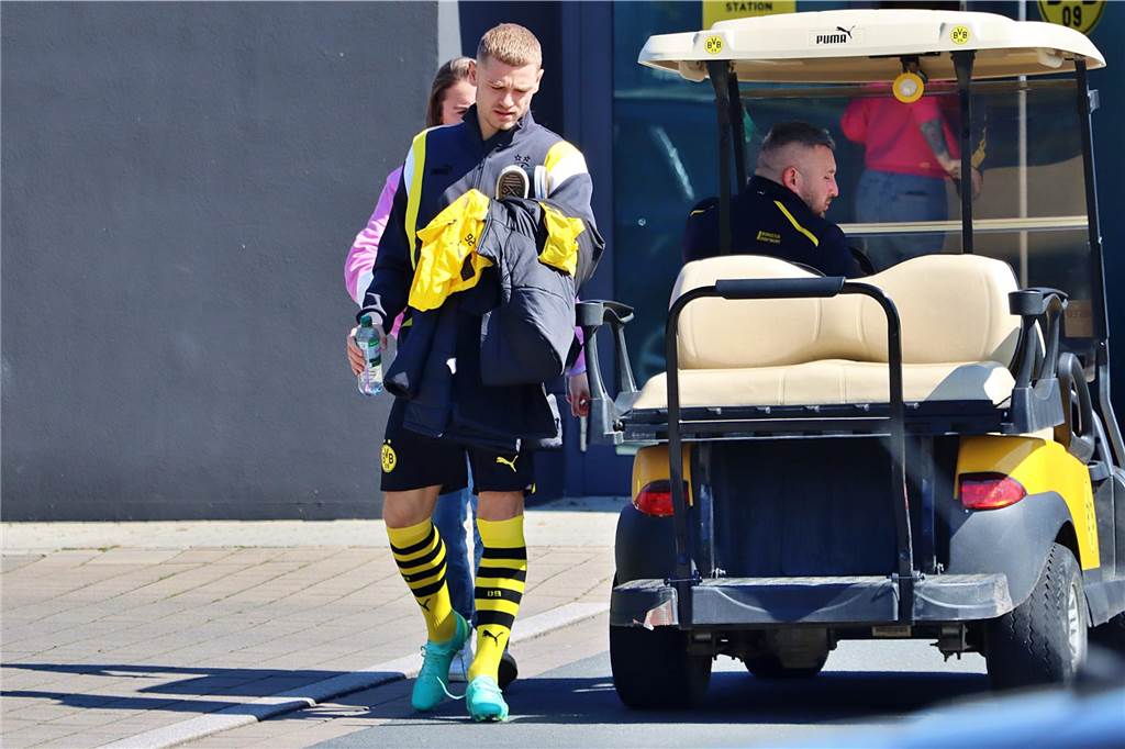 Die BVB-Profis auf dem Weg zum Fotoshooting in Brackel.