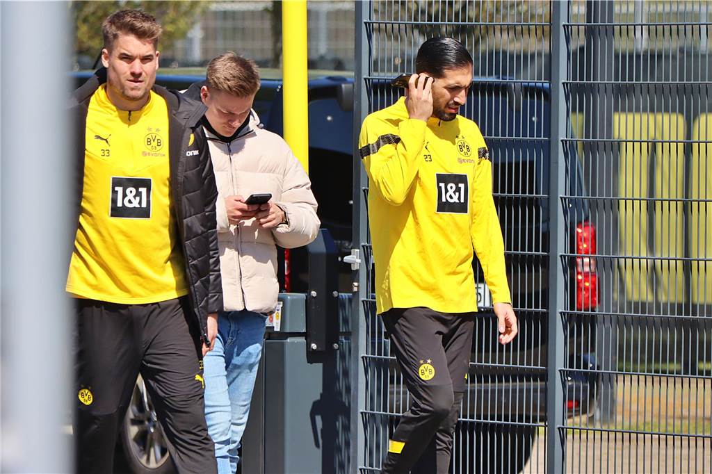 Die BVB-Profis auf dem Weg zum Fotoshooting in Brackel.