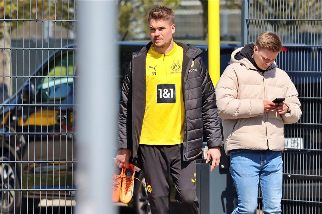 Die BVB-Profis auf dem Weg zum Fotoshooting in Brackel.
