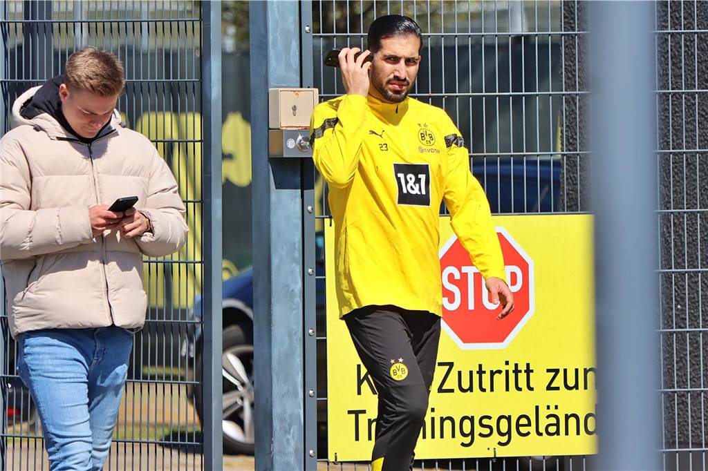 Die BVB-Profis auf dem Weg zum Fotoshooting in Brackel.