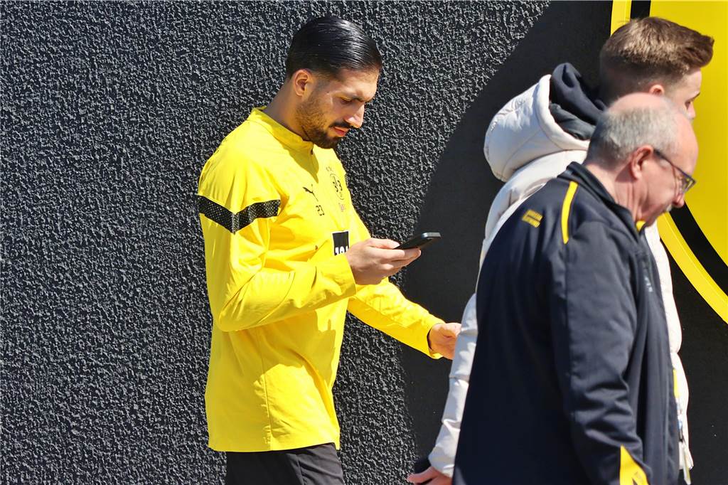 Die BVB-Profis auf dem Weg zum Fotoshooting in Brackel.
