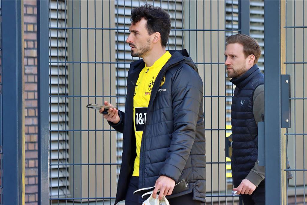Die BVB-Profis auf dem Weg zum Fotoshooting in Brackel.
