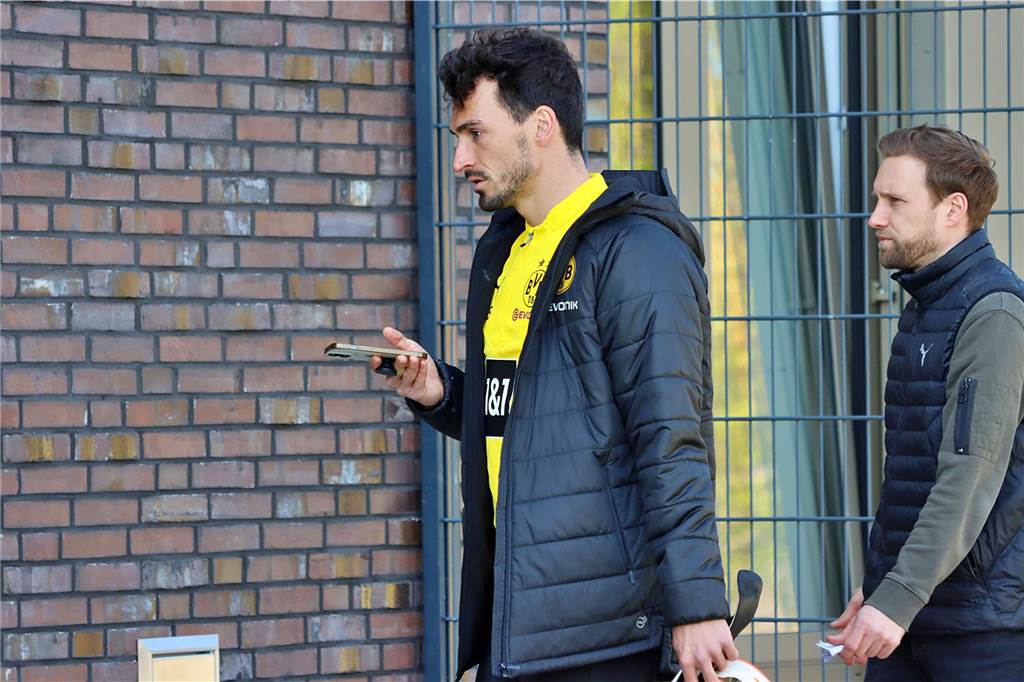 Die BVB-Profis auf dem Weg zum Fotoshooting in Brackel.