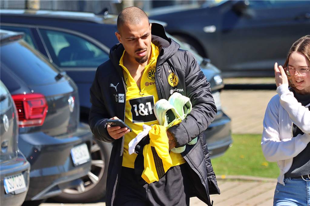 Die BVB-Profis auf dem Weg zum Fotoshooting in Brackel.