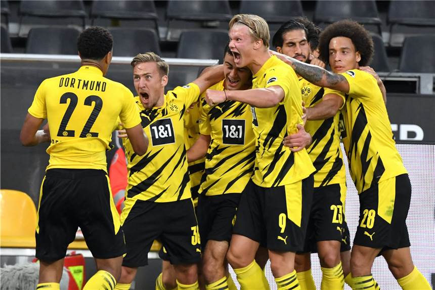 Haaland, Reyna oder Can? Jetzt den BVB-Spieler des Tages wählen Die BVB-Profis bejubeln den 4:0-Sieg gegen den SC Freiburg.