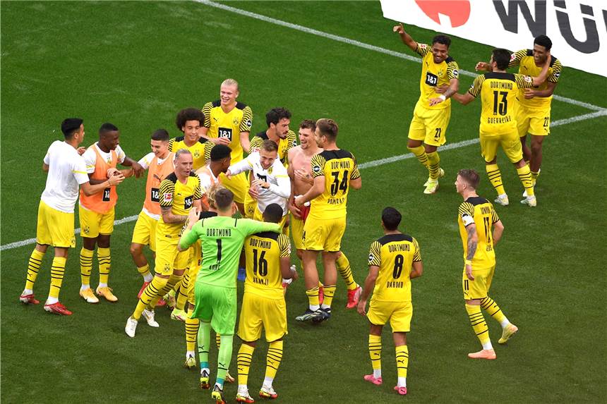 4:3 in Leverkusen: Der BVB setzt sich oben fest - doch die Defensive bereitet Sorgen Die BVB-Profis bejubeln den ersten Auswärtssieg der laufenden Bundesliga-Saison.