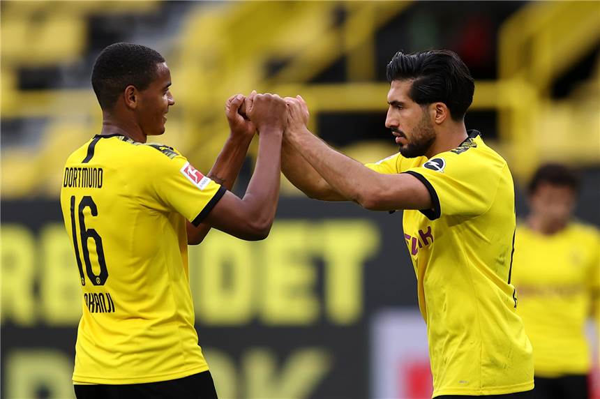 Can, Akanji oder Bürki? Jetzt den BVB-Spieler des Tages wählen Die BVB-Profis Manuel Akanji (l.) und Emre Can feiern den Sieg gegen Hertha BSC.