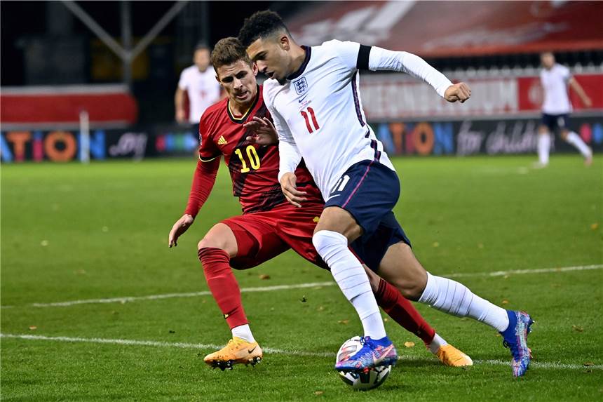 Länderspiele: Belgien gewinnt BVB-Duell, später Delaney-Sieg hat Folgen Die BVB-Profis Thorgan Hazard (l.) und Jadon Sancho kämpfen um den Ball beim Duell Belgien – England.