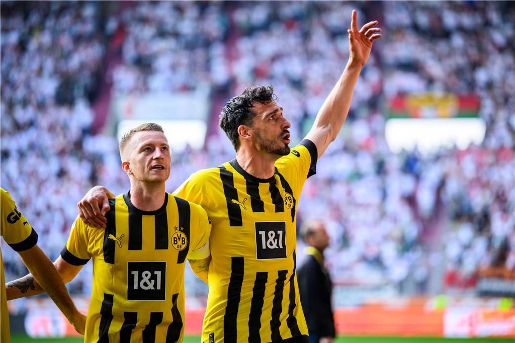 Großer BVB-Umbruch im Sommer steht bevor: Acht Verträge laufen aus - viel Arbeit für Kehl Marco Reus und Mats Hummels jubeln.