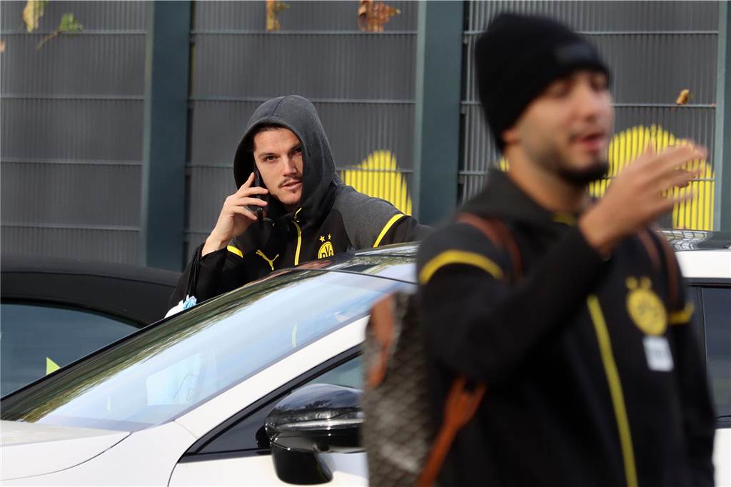 Die BVB-Spieler auf dem Weg ins Teamhotel.