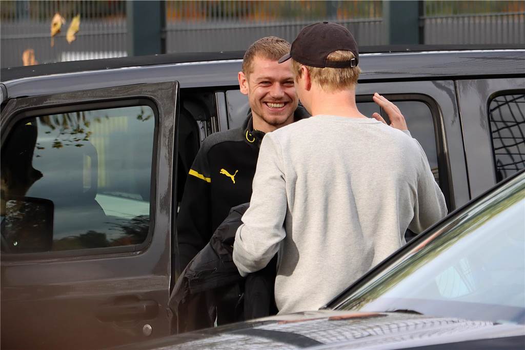 Die BVB-Spieler auf dem Weg ins Teamhotel.