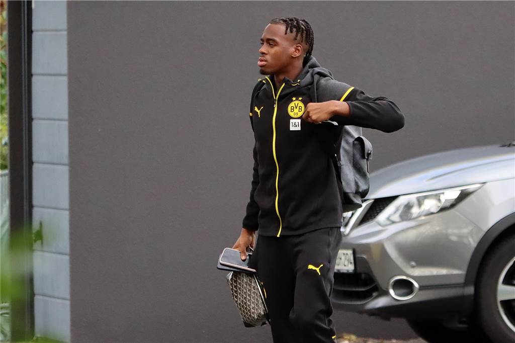 Die BVB-Spieler auf dem Weg ins Teamhotel.