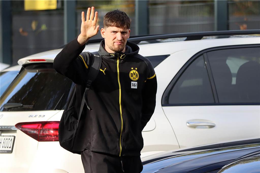 Die BVB-Spieler auf dem Weg ins Teamhotel.