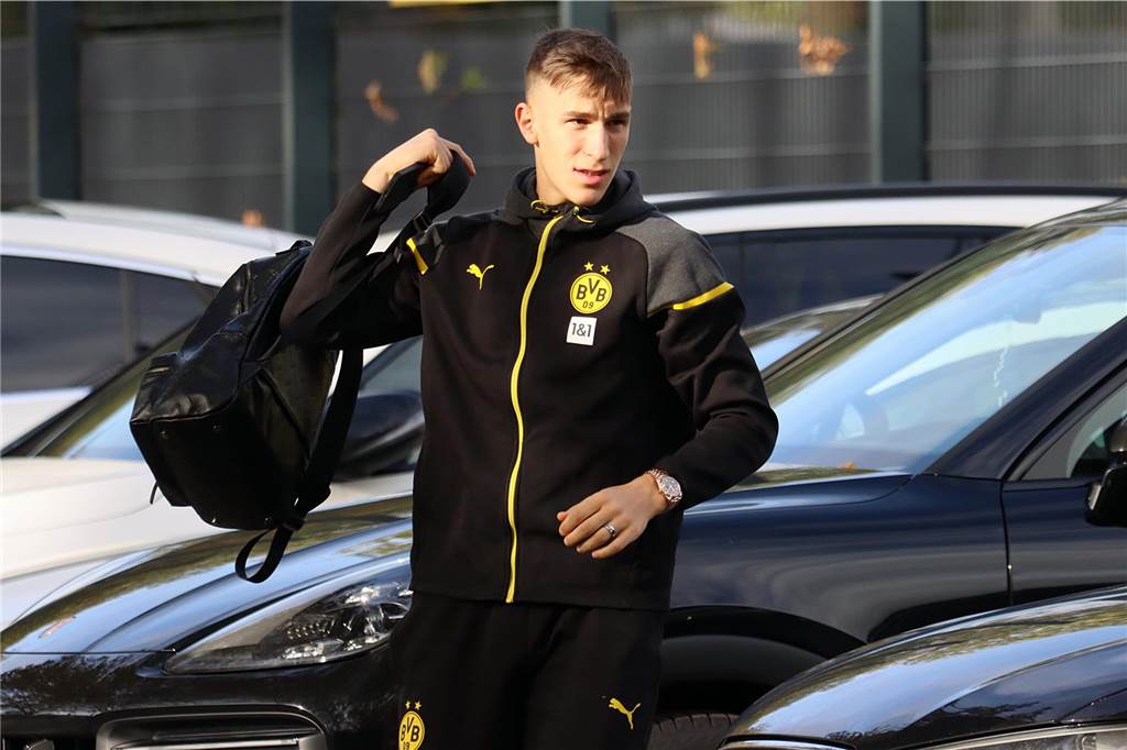 Die BVB-Spieler auf dem Weg ins Teamhotel.