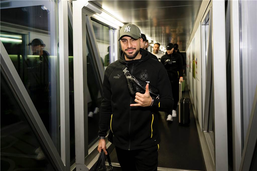 Die BVB-Spieler auf dem Weg nach Singapur.