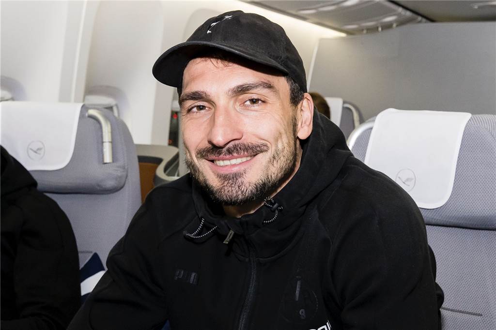 Die BVB-Spieler auf dem Weg nach Singapur.