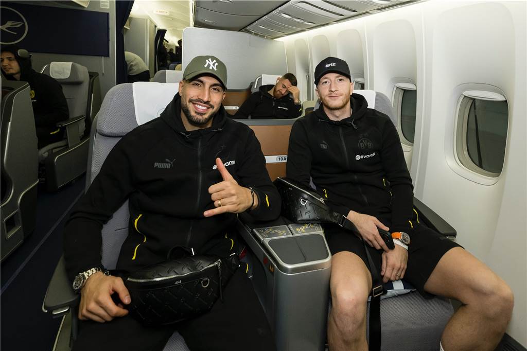 Die BVB-Spieler auf dem Weg nach Singapur.