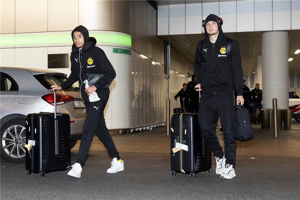 BVB-Winterfahrplan bis zum Augsburg-Spiel: Christmas Cup, Weihnachtspause, Trainingslager Die BVB-Spieler kommen nach Abschluss der Asienreise am Flughafen Frankfurt an.