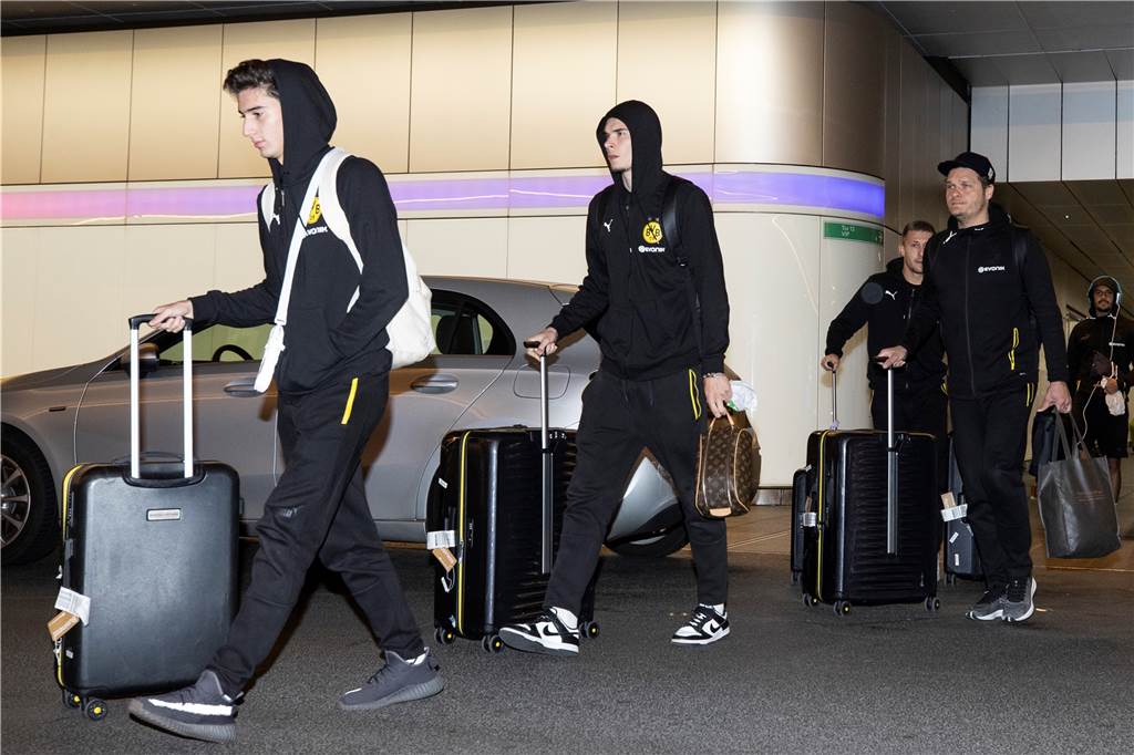 Die BVB-Spieler kommen nach Abschluss der Asienreise am Flughafen Frankfurt an.