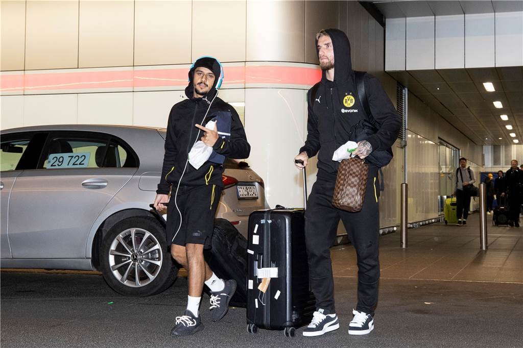 Die BVB-Spieler kommen nach Abschluss der Asienreise am Flughafen Frankfurt an.