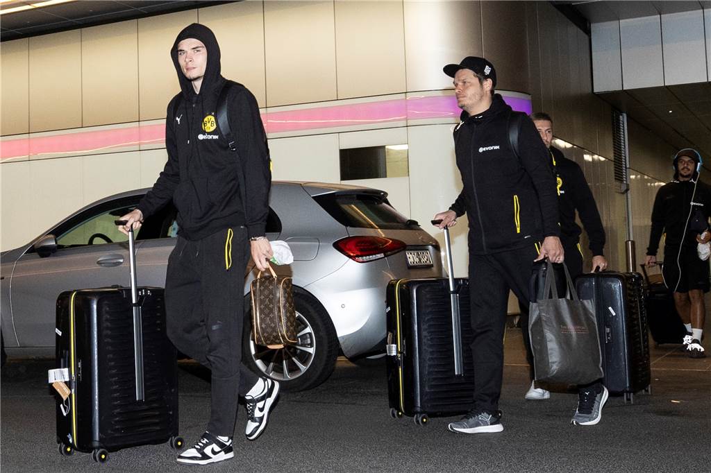 Die BVB-Spieler kommen nach Abschluss der Asienreise am Flughafen Frankfurt an.