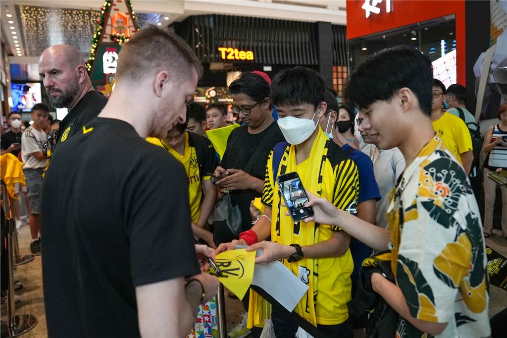 Die BVB-Spieler unterwegs in Singapur.