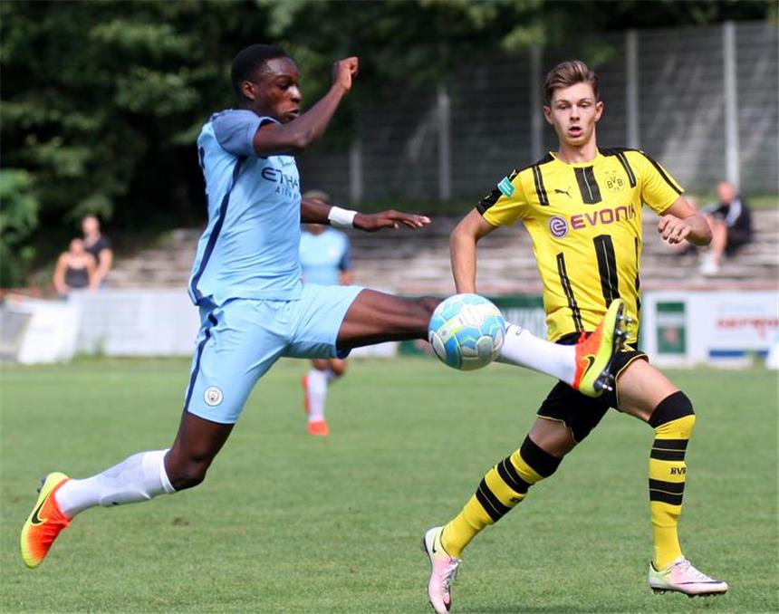 0:5-Niederlage - BVB-U19 im Finale chancenlos Die BVB-U19 agierte gegen Manchester City chancenlos.