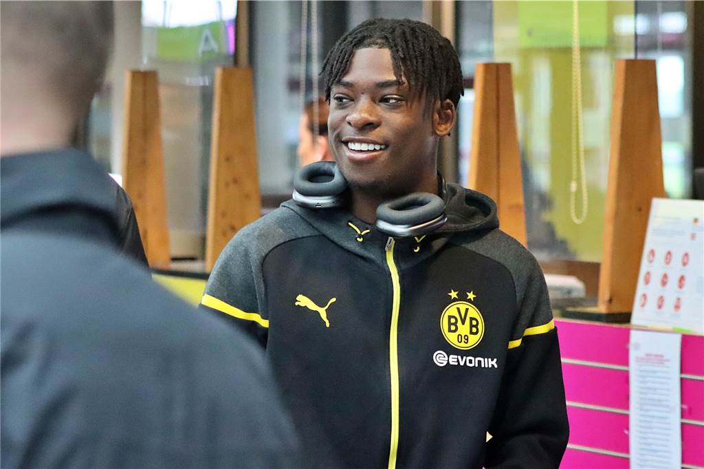 Die BVB-U19 auf dem Weg nach Newcastle.