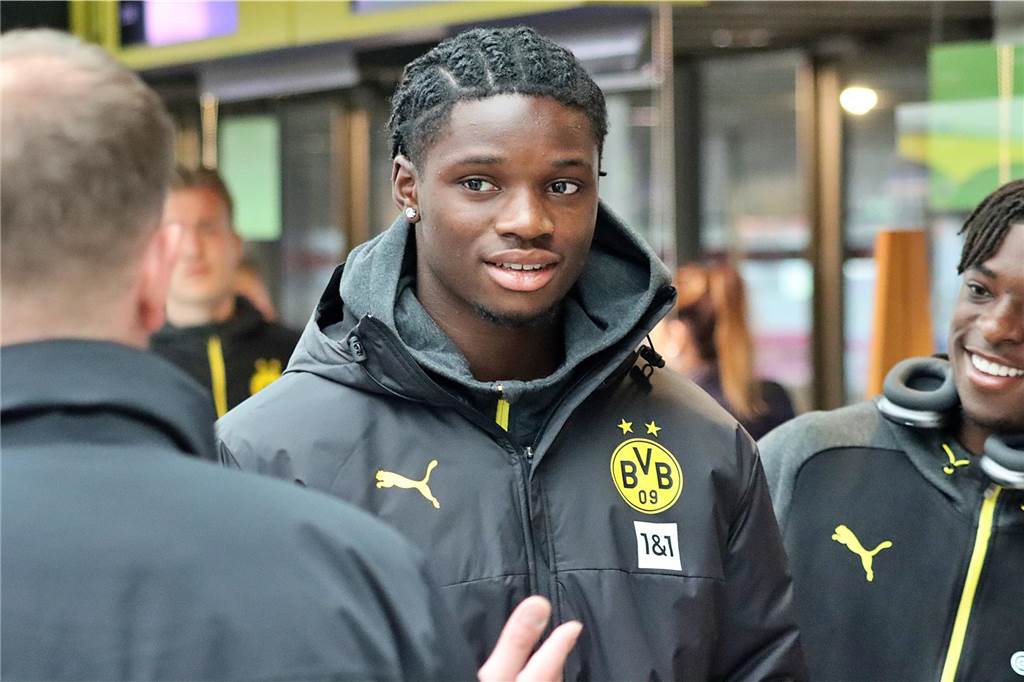 Die BVB-U19 auf dem Weg nach Newcastle.