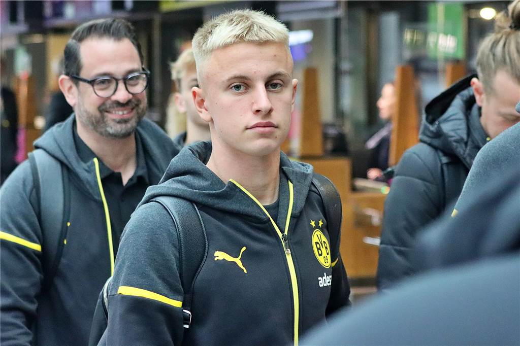 Die BVB-U19 auf dem Weg nach Newcastle.