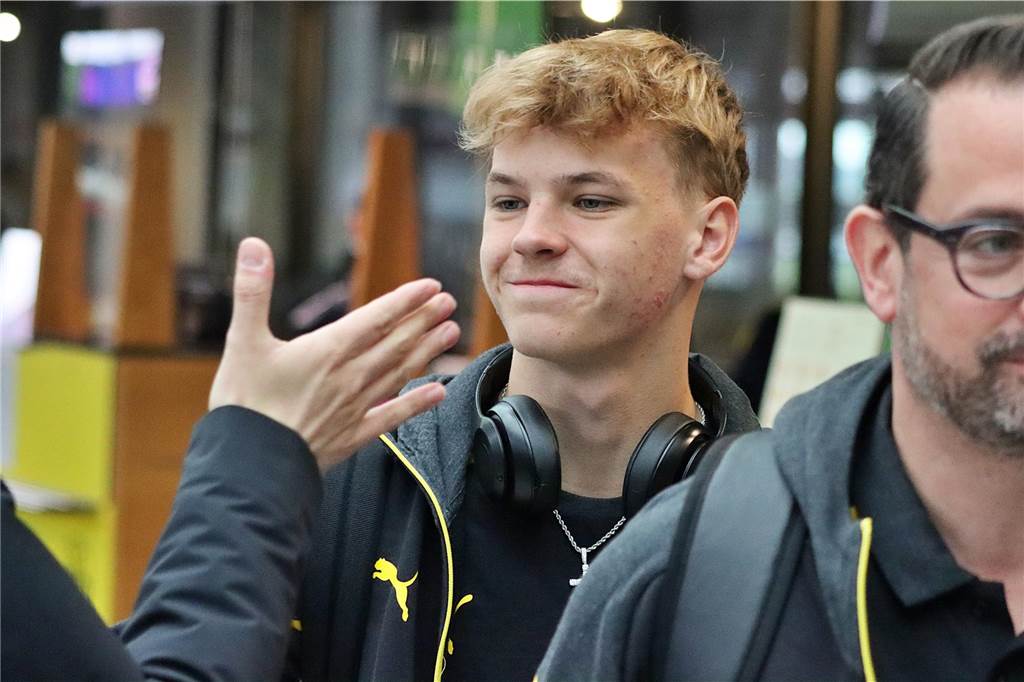 Die BVB-U19 auf dem Weg nach Newcastle.