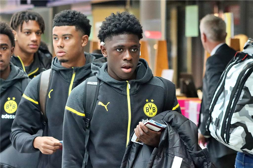 Die BVB-U19 auf dem Weg nach Newcastle.
