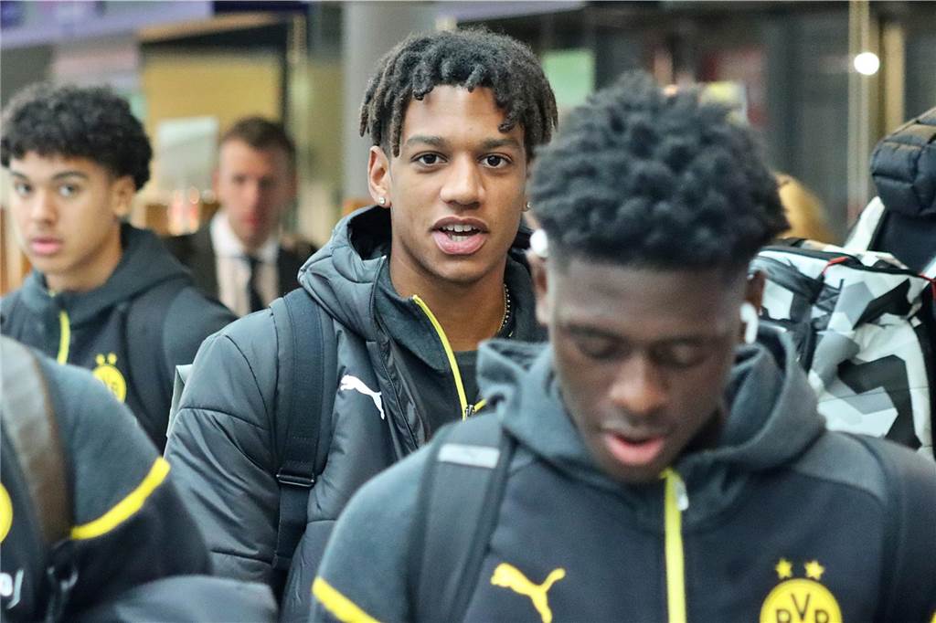 Die BVB-U19 auf dem Weg nach Newcastle.
