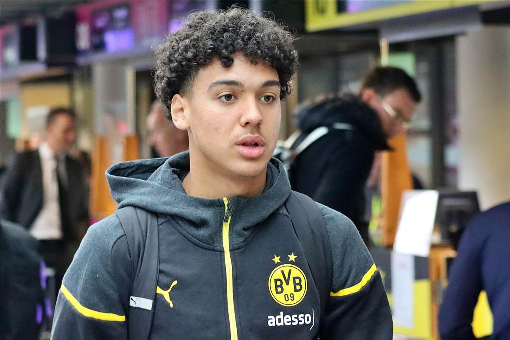 Die BVB-U19 auf dem Weg nach Newcastle.