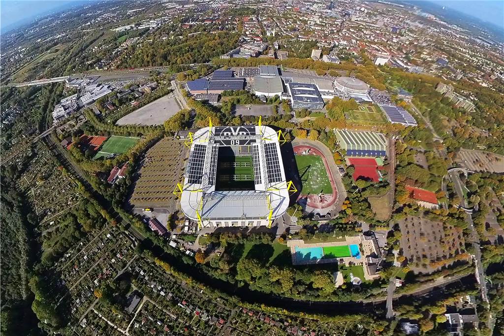 BVB-U23: Sanierung der Roten Erde wird teurer – Zeitplan steht fest Luftbild des Signal Iduna Parks und der Roten Erde.