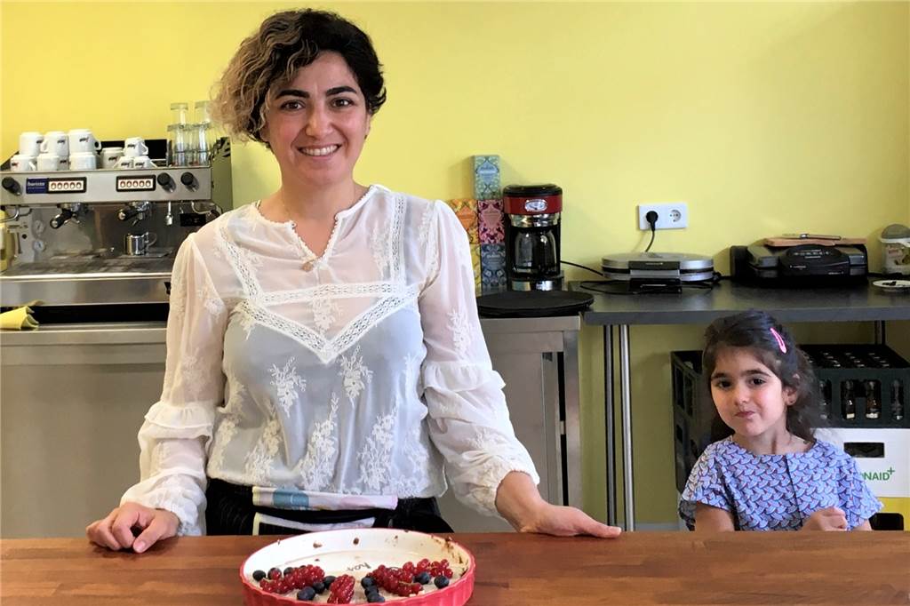 Neues Café ist ein idealer Platz für Kinder und Eltern Pinar Kum backt jeden Tag frischen Kuchen und Torten - auch vergan und glutenfrei.