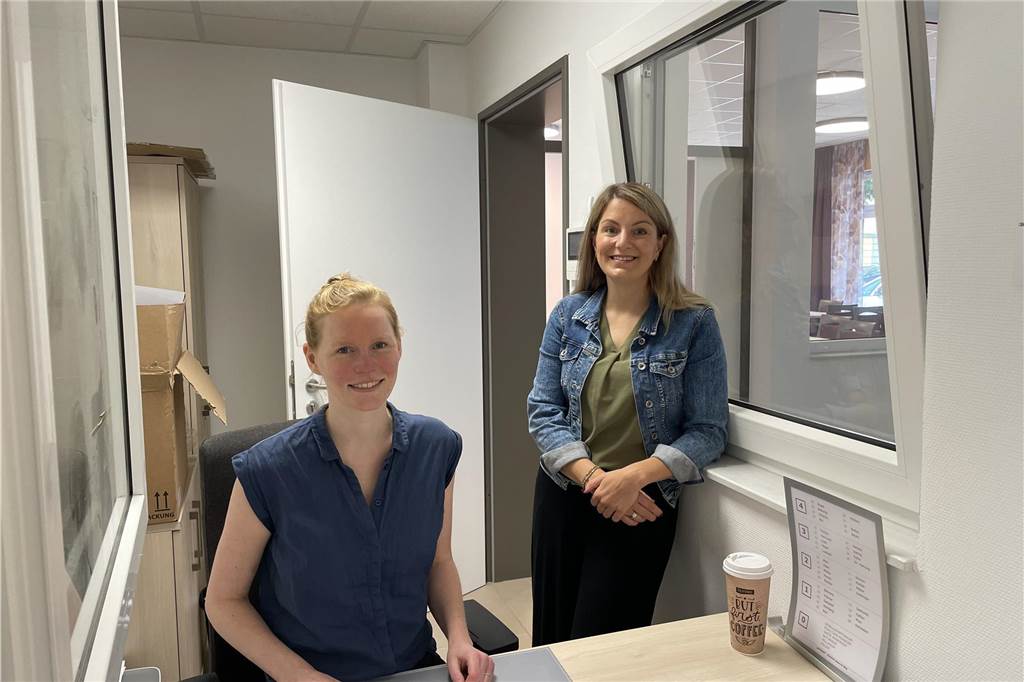 Die Case-Managerinnen Kirsten Heller (r.) und Annelie Küper sind aktuell damit beschäftigt, ihr Servicebüro einzurichten.